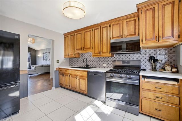 2419 Stribling LN, Norfolk, VA 23518