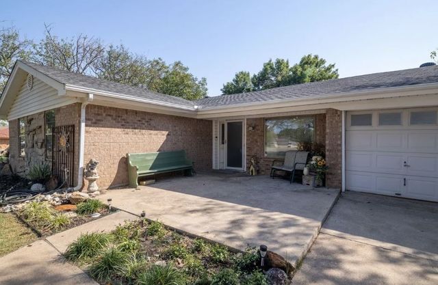 4757 Sunset Circle S, Fort Worth, TX 76244