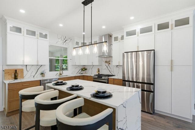 3 Tyne Ct, South Brunswick Twp., NJ 08824