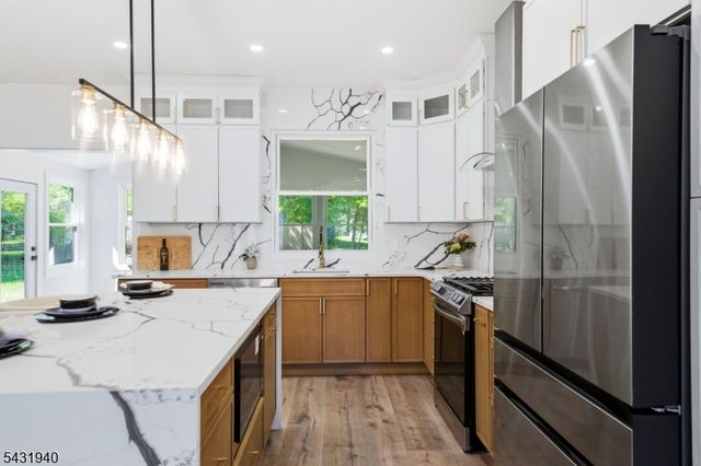 3 Tyne Ct, South Brunswick Twp., NJ 08824