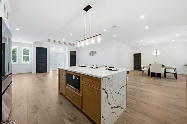 3 Tyne Ct, South Brunswick Twp., NJ 08824