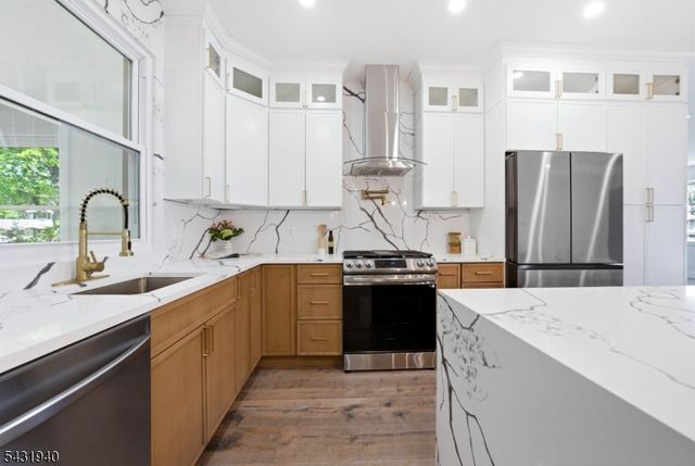 3 Tyne Ct, South Brunswick Twp., NJ 08824