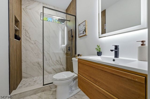 3 Tyne Ct, South Brunswick Twp., NJ 08824