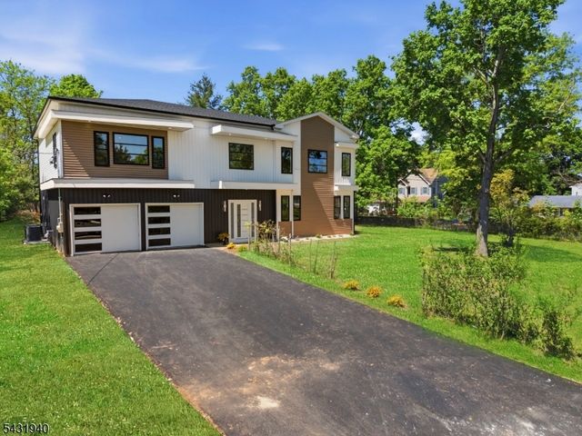 3 Tyne Ct, South Brunswick Twp., NJ 08824