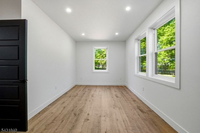 3 Tyne Ct, South Brunswick Twp., NJ 08824