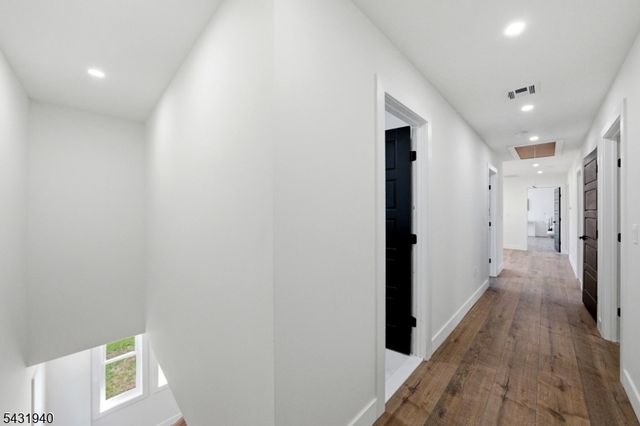 3 Tyne Ct, South Brunswick Twp., NJ 08824
