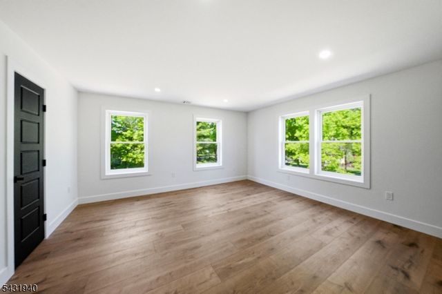 3 Tyne Ct, South Brunswick Twp., NJ 08824