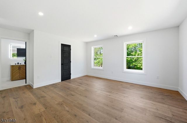 3 Tyne Ct, South Brunswick Twp., NJ 08824