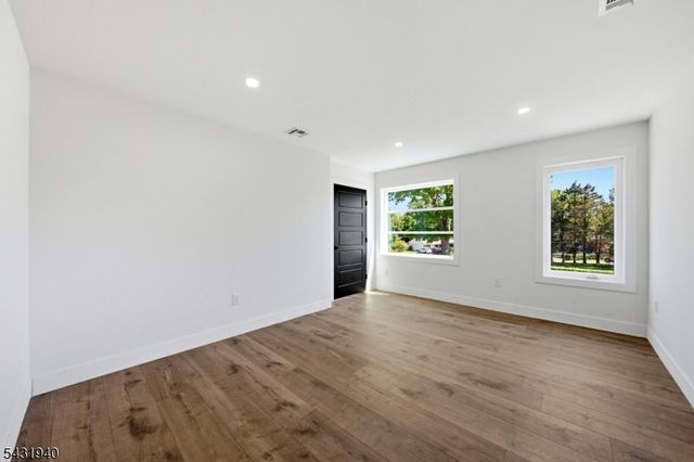 3 Tyne Ct, South Brunswick Twp., NJ 08824