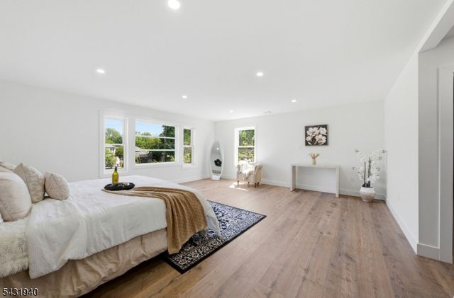 3 Tyne Ct, South Brunswick Twp., NJ 08824
