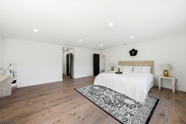 3 Tyne Ct, South Brunswick Twp., NJ 08824