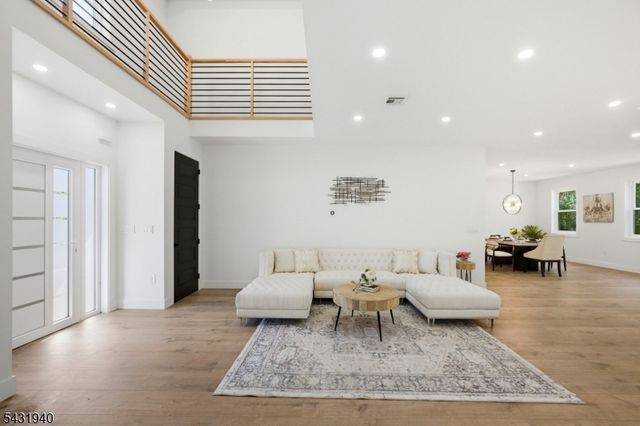 3 Tyne Ct, South Brunswick Twp., NJ 08824