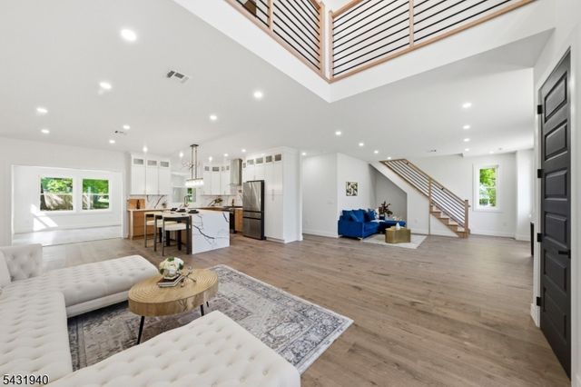 3 Tyne Ct, South Brunswick Twp., NJ 08824