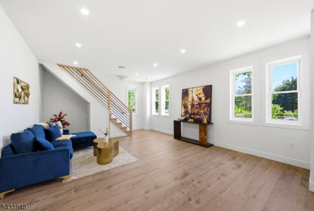 3 Tyne Ct, South Brunswick Twp., NJ 08824