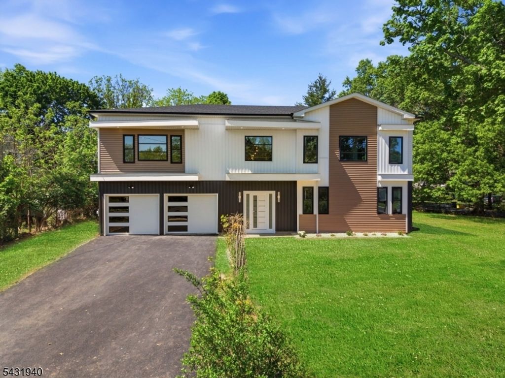 3 Tyne Ct, South Brunswick Twp., NJ 08824