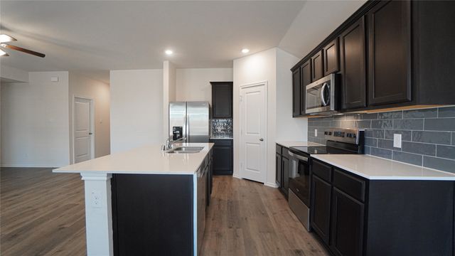 404 Honey Locust Drive, Nevada, TX 75173