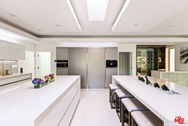 1124 Summit Drive, Beverly Hills, CA 90210