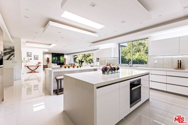 1124 Summit Drive, Beverly Hills, CA 90210