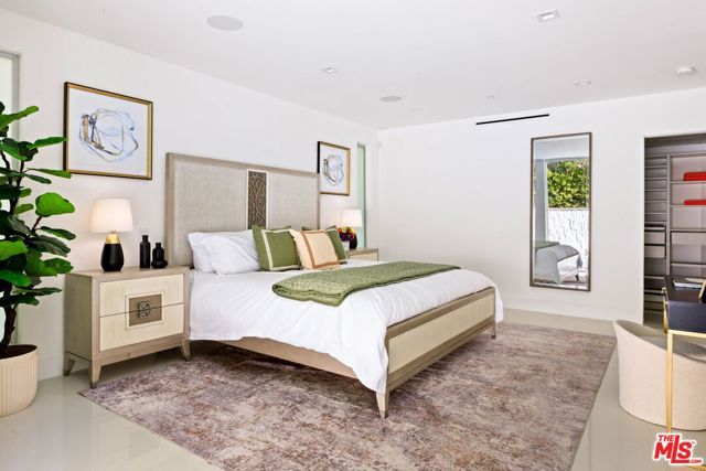 1124 Summit Drive, Beverly Hills, CA 90210