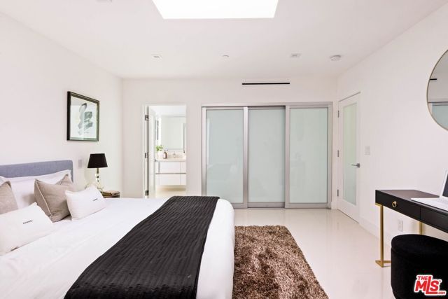 1124 Summit Drive, Beverly Hills, CA 90210
