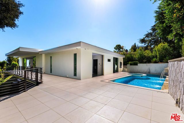 1124 Summit Drive, Beverly Hills, CA 90210