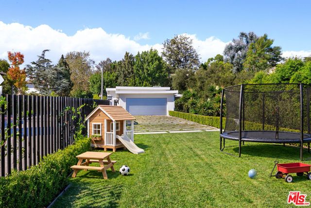 1124 Summit Drive, Beverly Hills, CA 90210