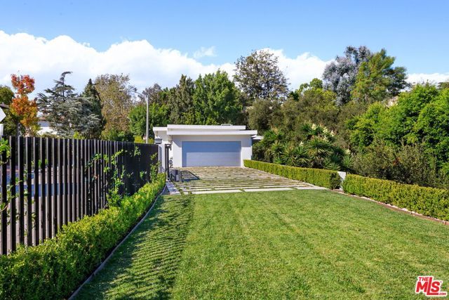 1124 Summit Drive, Beverly Hills, CA 90210