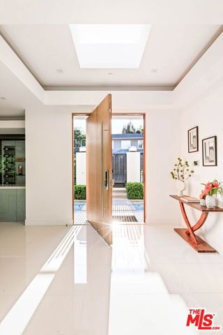 1124 Summit Drive, Beverly Hills, CA 90210