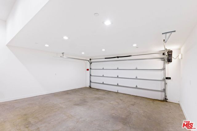 1124 Summit Drive, Beverly Hills, CA 90210