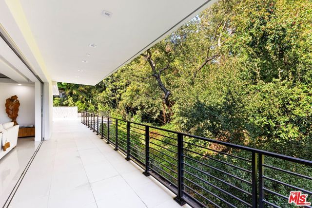 1124 Summit Drive, Beverly Hills, CA 90210