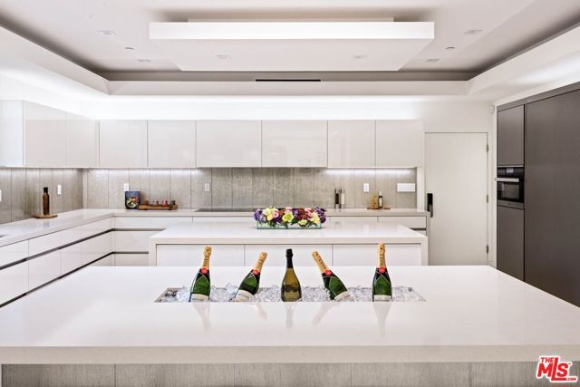 1124 Summit Drive, Beverly Hills, CA 90210