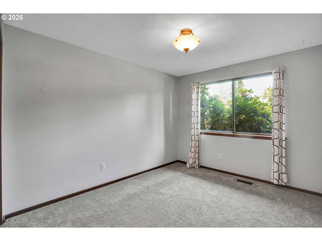 12136 Se SEQUOIA Ave, Milwaukie, OR 97222