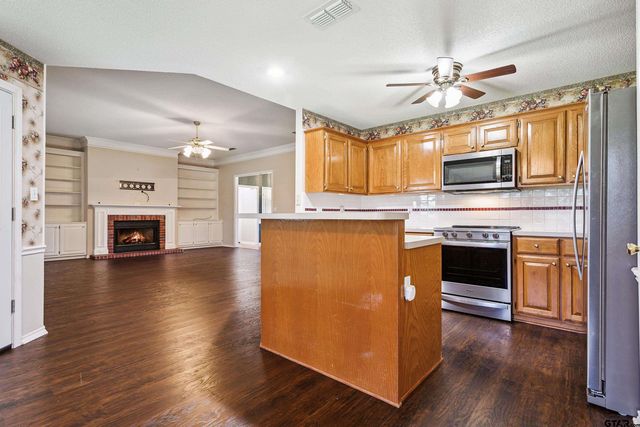902 Bobwhite Ln, Whitehouse, TX 75791