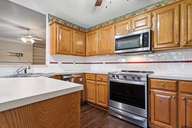 902 Bobwhite Ln, Whitehouse, TX 75791