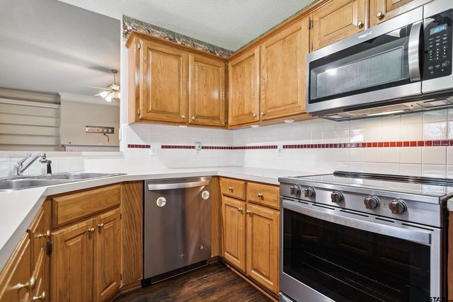 902 Bobwhite Ln, Whitehouse, TX 75791
