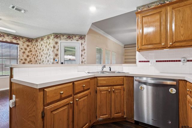 902 Bobwhite Ln, Whitehouse, TX 75791