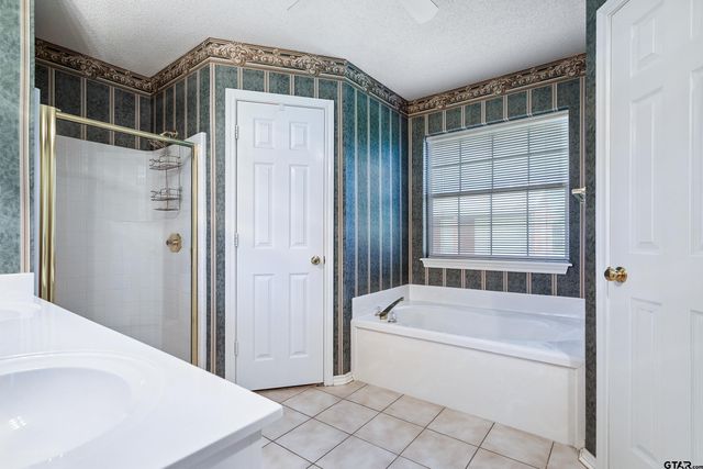 902 Bobwhite Ln, Whitehouse, TX 75791