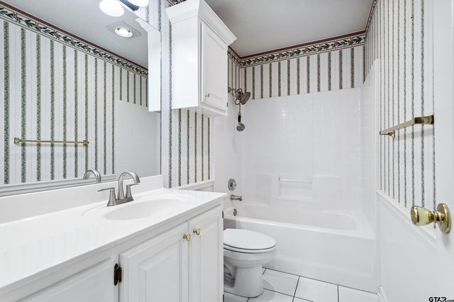902 Bobwhite Ln, Whitehouse, TX 75791
