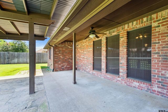 902 Bobwhite Ln, Whitehouse, TX 75791