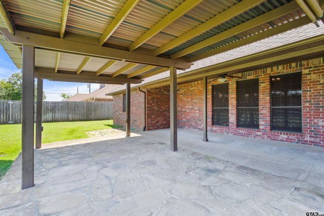 902 Bobwhite Ln, Whitehouse, TX 75791