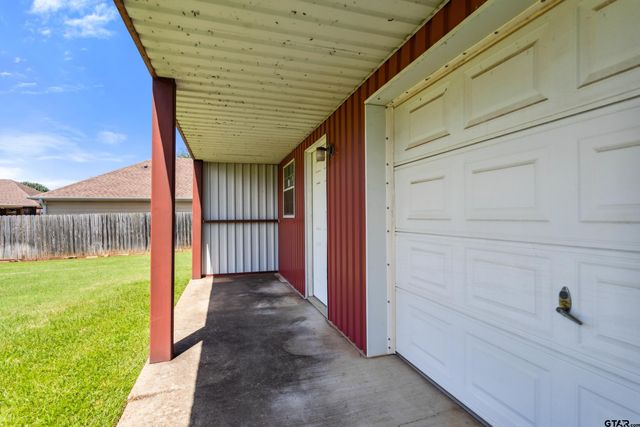 902 Bobwhite Ln, Whitehouse, TX 75791