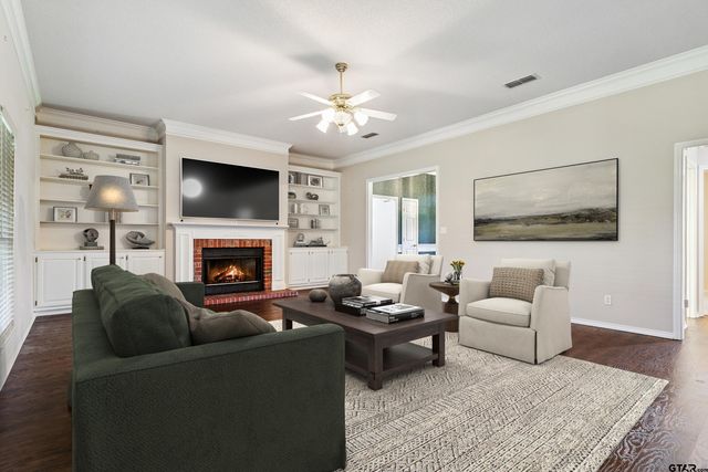 902 Bobwhite Ln, Whitehouse, TX 75791