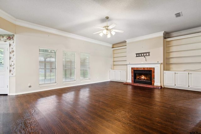 902 Bobwhite Ln, Whitehouse, TX 75791