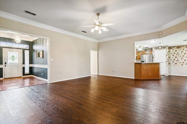 902 Bobwhite Ln, Whitehouse, TX 75791