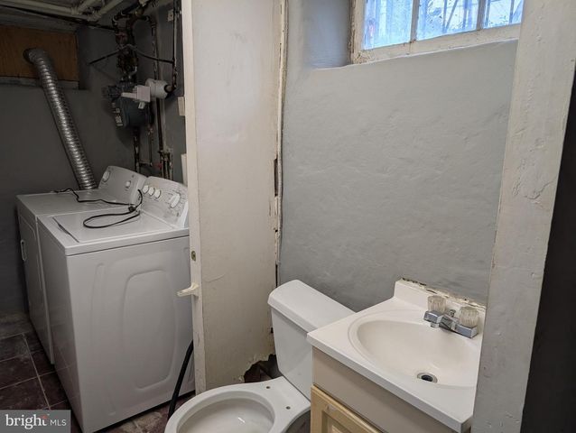 1941 W CHEW ST, Philadelphia, PA 19141