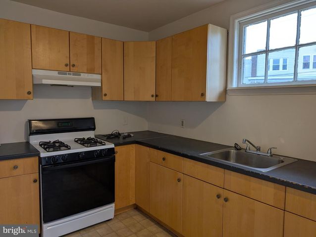 1941 W CHEW ST, Philadelphia, PA 19141