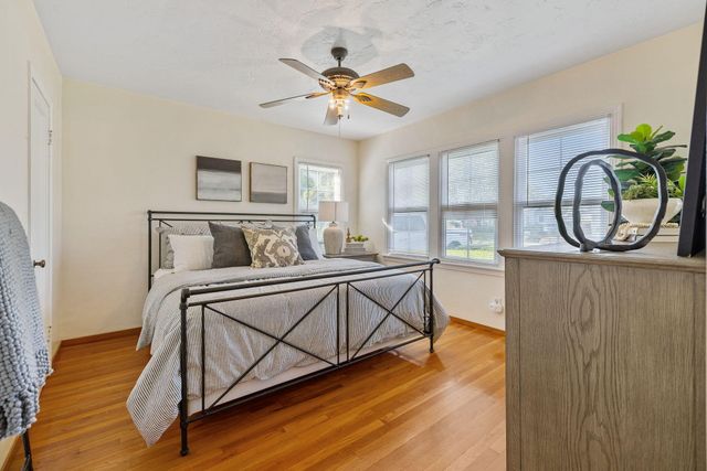 1703 W Kaweah Avenue, Visalia, CA 93277