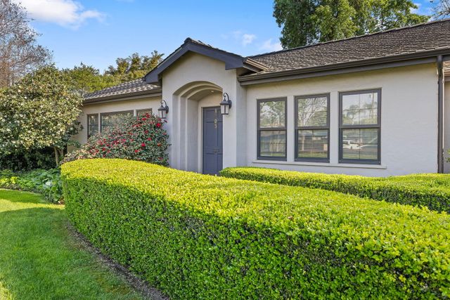 1703 W Kaweah Avenue, Visalia, CA 93277