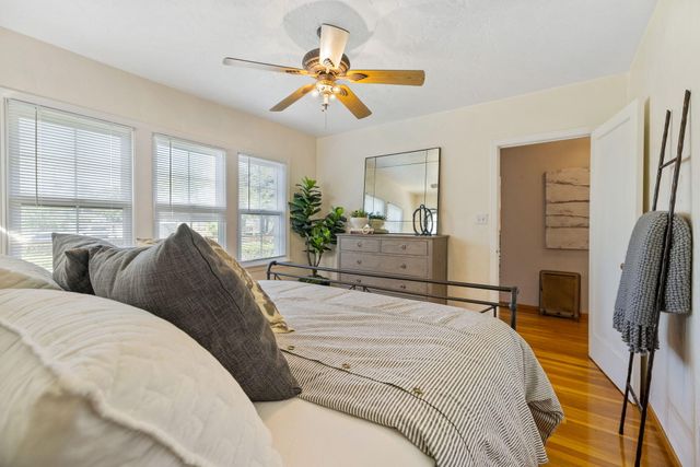 1703 W Kaweah Avenue, Visalia, CA 93277