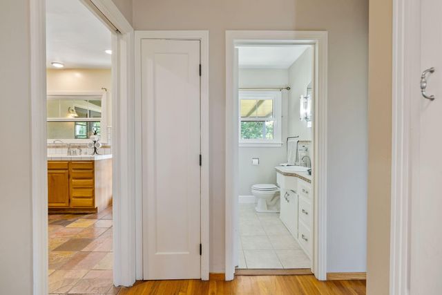 1703 W Kaweah Avenue, Visalia, CA 93277